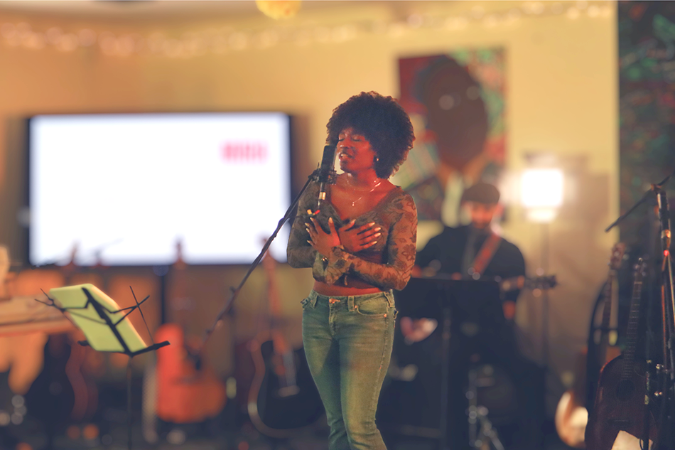 Singer Mira Emenogu performed 