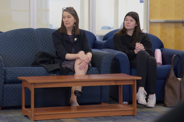 President Anne D'Alleva meets with Residential Life student staff